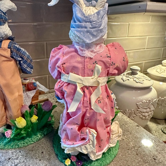 Easter Bunny Rabbit Couple, Fabric Mache, Hand Painted, 12"x 7" Unused, w/Box - Picture 4 of 14